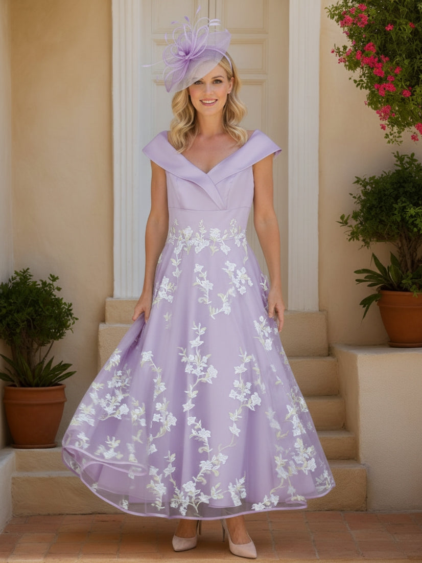 A-Line/Princess Ankle-Length Luxurious Mother of the Bride Dresses with Lace Appliques
